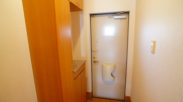 サニーレジデンスAの玄関