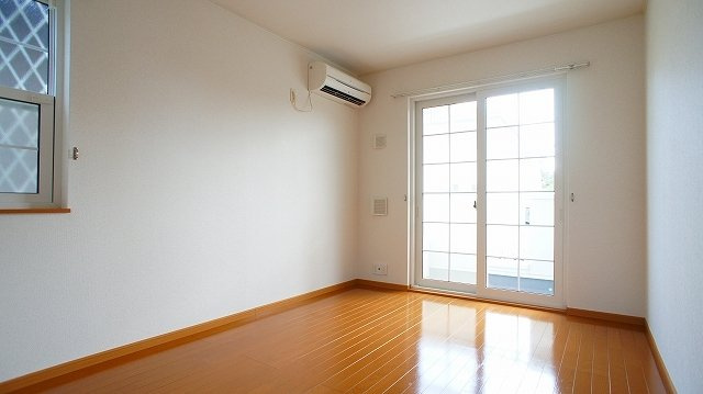 サニーレジデンスAの居間・リビング