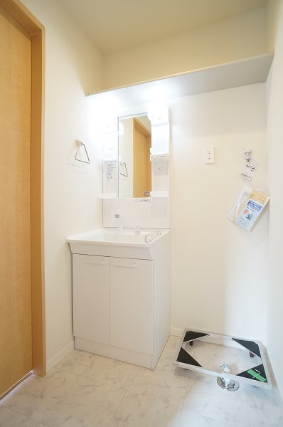 江東区亀戸７丁目の賃貸マンションの洗面所|女子力向上にはシャンプードレッサーはマストアイテム♪