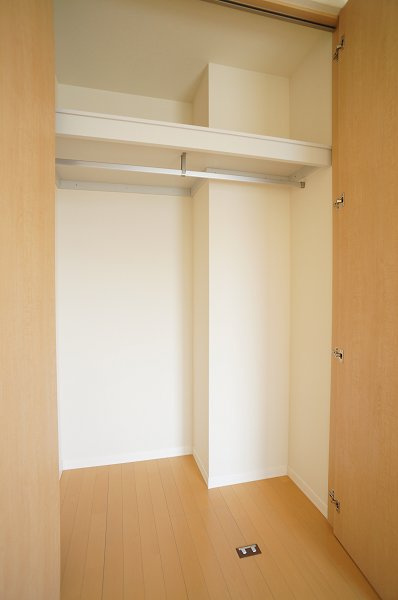 江東区亀戸７丁目の賃貸マンションの収納|寝室のクローゼットは大容量がうれしい♪