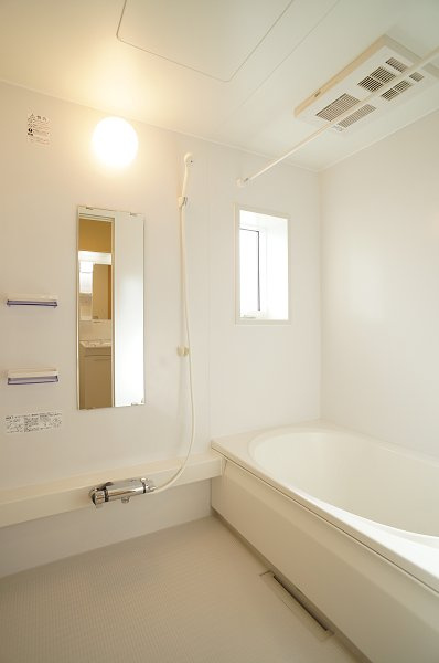 江東区亀戸７丁目の賃貸マンションの浴室|余裕のある浴室！追焚き・浴室乾燥機付き♪