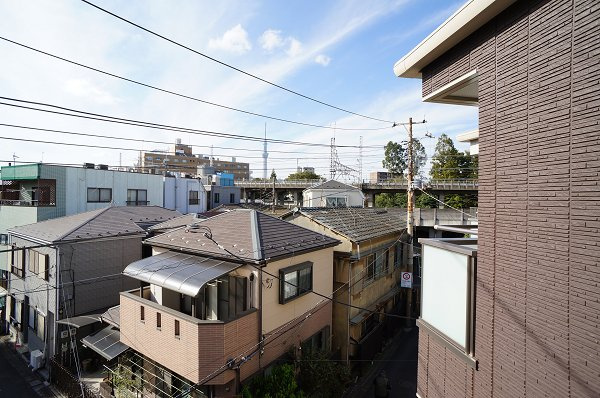 江東区亀戸７丁目の賃貸マンションのバルコニー|リビング・バルコニーからスカイツリー見えます！