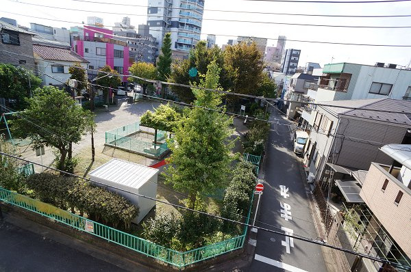 江東区亀戸７丁目の賃貸マンションの展望|リビングからの眺望！目の前は公園です;