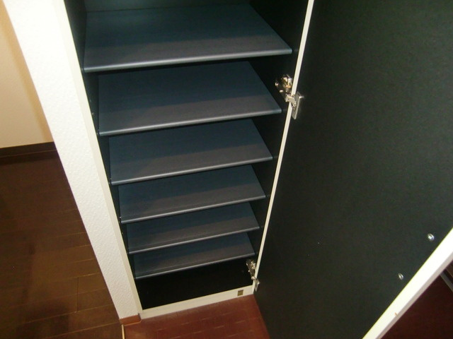 Dolce Vita 王子公園の玄関|シューズボックス