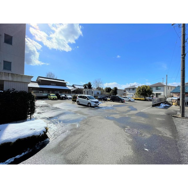 クリスタルステージの駐車場