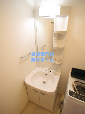 FDS ENISHIの独立洗面台|独立洗面台、小物を置くことができて便利です