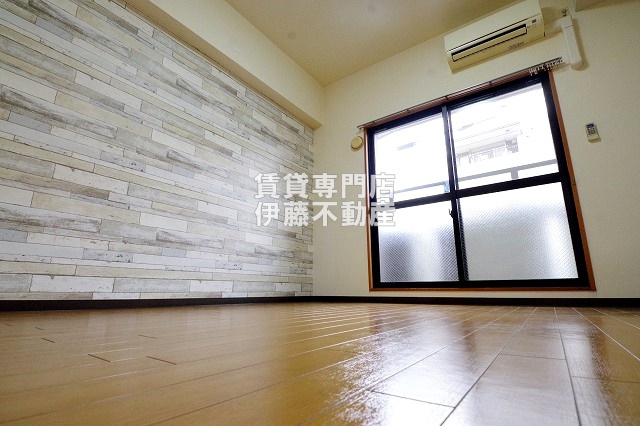 オンディーヌ花の木の洋室