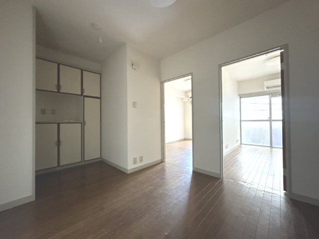 朝日第二中目黒マンションの居間・リビング