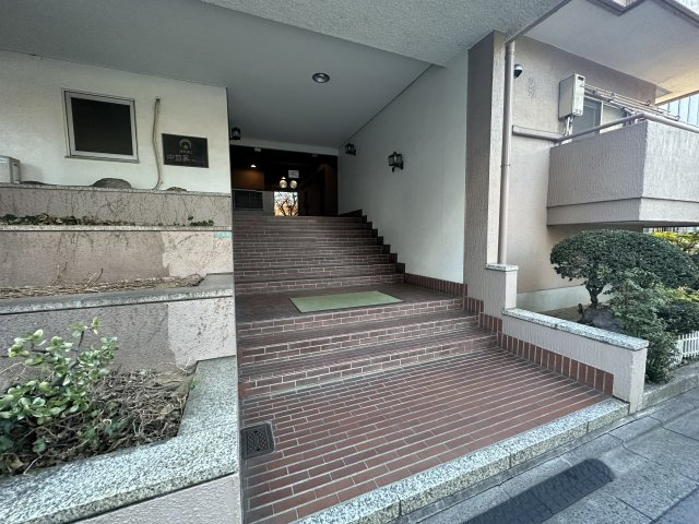 朝日第二中目黒マンションのエントランス