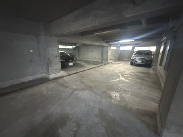 朝日第二中目黒マンションの駐車場