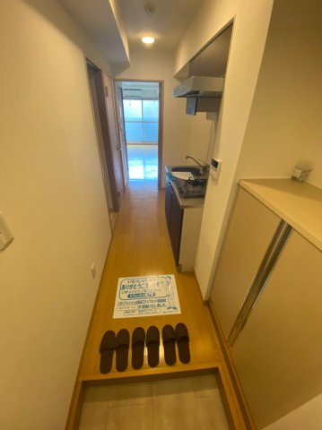 レオ四拾八番館の玄関