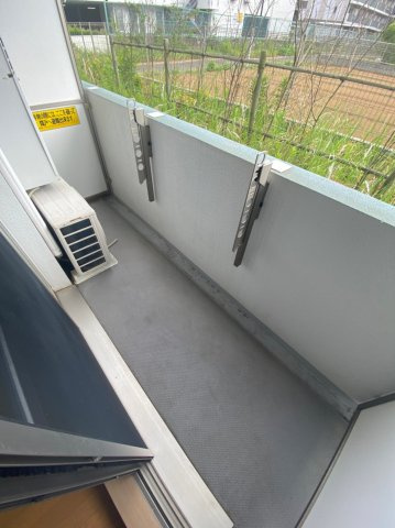 レオ四拾八番館のバルコニー