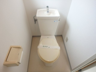 【トイレ】 | クリオシティーⅢ | 落ち着いた色調のトイレです
