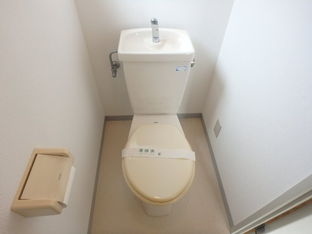【トイレ】 | クリオシティーⅢ | 落ち着いた色調のトイレです