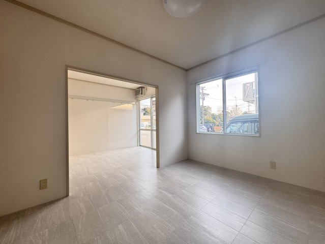 エステ東田の洋室