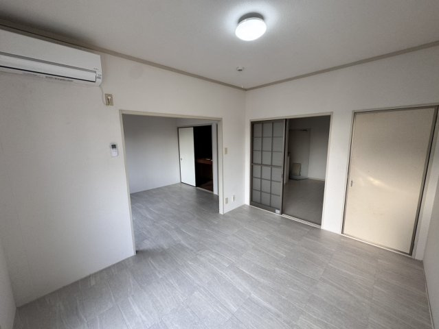 エステ東田の洋室