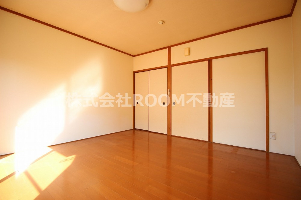 森コーポの洋室|落ち着いた色調の洋室です