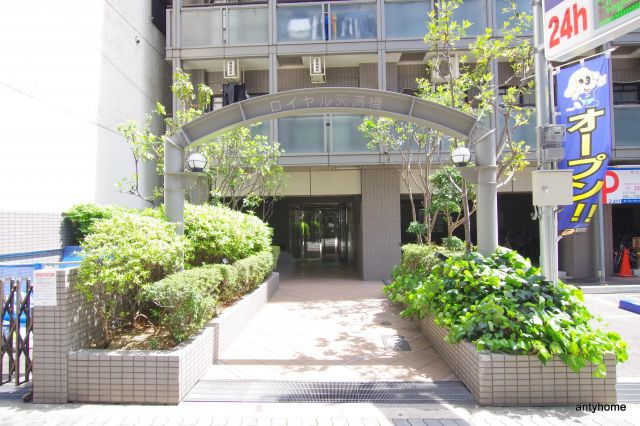 ロイヤル天満橋　仲介手数料無料のエントランス