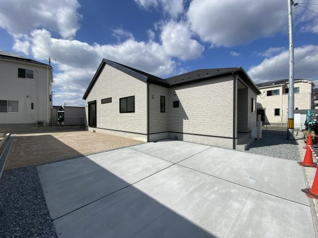 新築戸建　吉田下川東（No.4／No.5）の駐車場