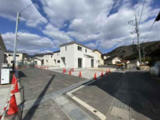 新築戸建　吉田下川東（No.1／No.5）の前面道路含む現地写真