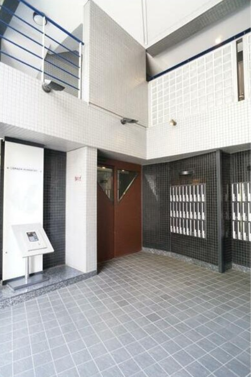 グラツィア方南町のエントランス