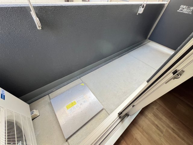 プレサンスNEO九条ディアシスのバルコニー