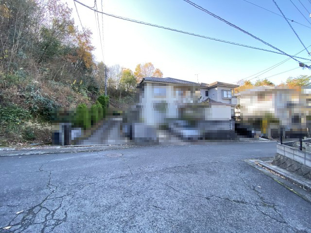 中古戸建　高取南3丁目の前面道路含む現地写真