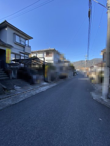中古戸建　高取南3丁目の前面道路含む現地写真