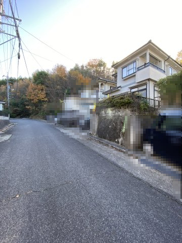 中古戸建　高取南3丁目の前面道路含む現地写真