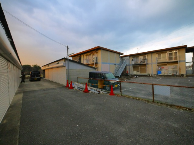 楠木ガレージの外観