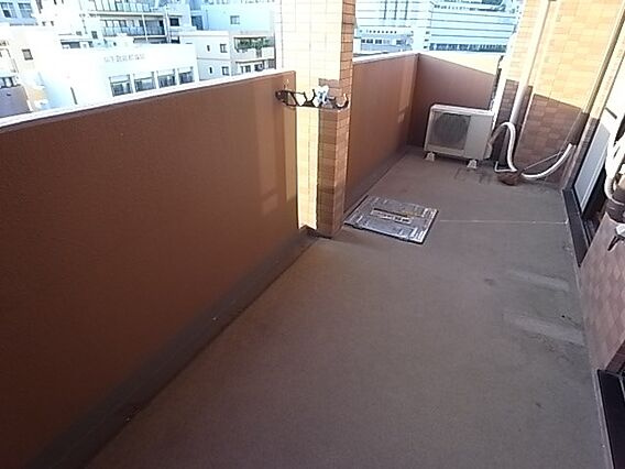 プレサンス新神戸のバルコニー