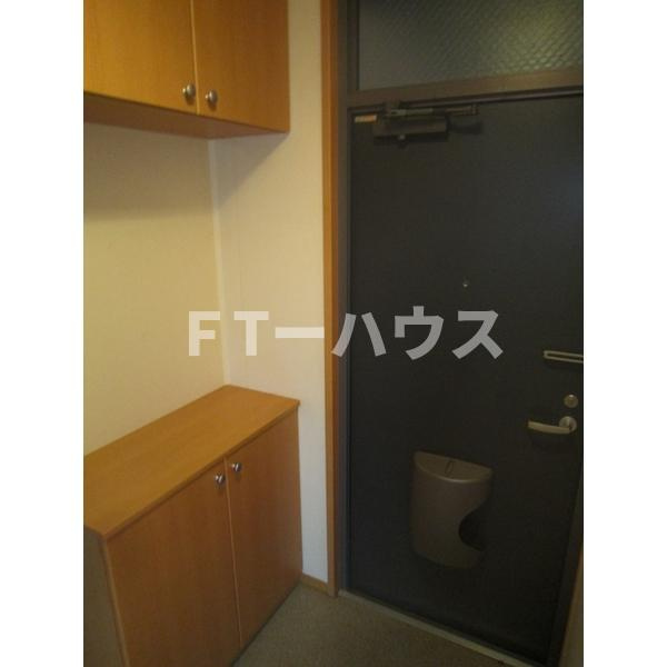 ルミネ花園の玄関