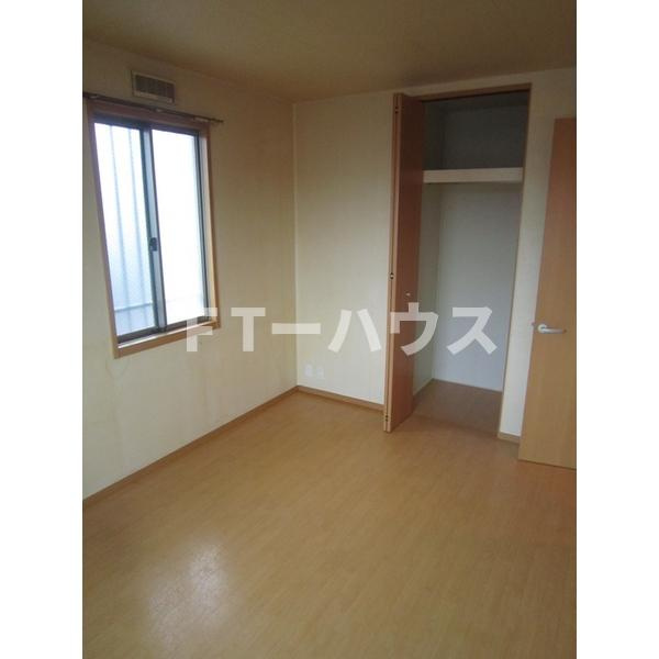 ルミネ花園の居間・リビング