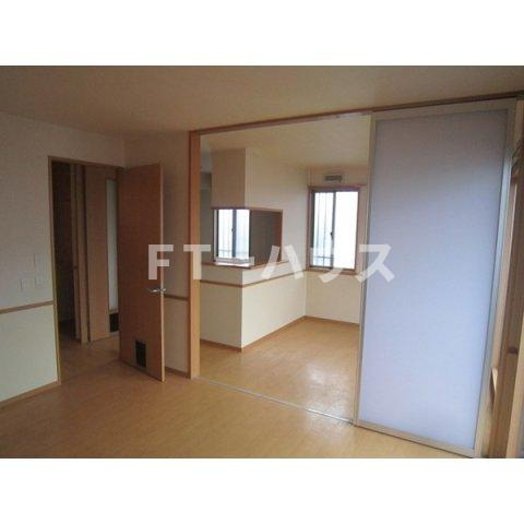 ルミネ花園の居間・リビング