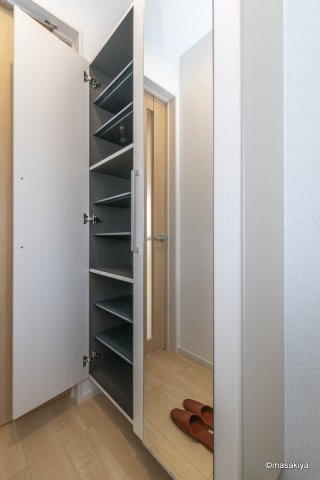 メゾンドリエールAの玄関