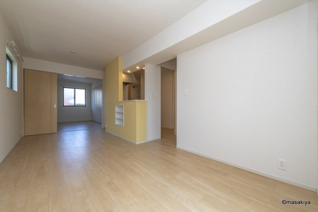 メゾンドリエールAの居間・リビング