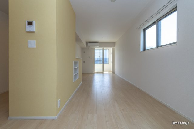 メゾンドリエールAの居間・リビング