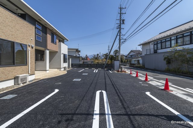 メゾンドリエールAの駐車場