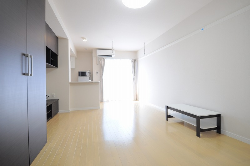 レオネクストＫＳＰＩＲＩＴ山桃の居間・リビング