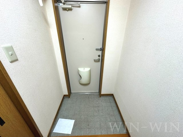 サラーム東脇の玄関