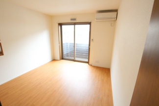 【寝室】 | Aprile