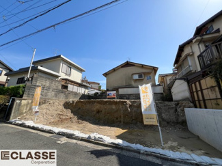 【前面道路含む現地写真】 | 宇治市広野町桐生谷　売土地　建築条件無し | 間口広々12.8ｍございますので玄関アプローチや駐車スペースもたっぷりとることができます。