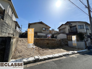 【前面道路含む現地写真】 | 宇治市広野町桐生谷　売土地　建築条件無し | 徒歩3分の位置に「開第1児童公園」がございます。広場と遊具のある場所が分かれており、両方を見渡せる休息施設があることから、保護者の視界の中で児童を安心して遊ばせることができる公園です。
