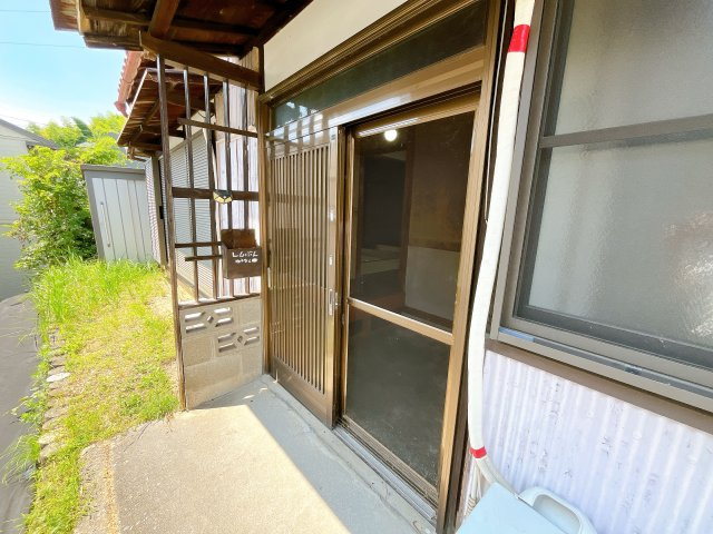MINCA（猪根）の玄関