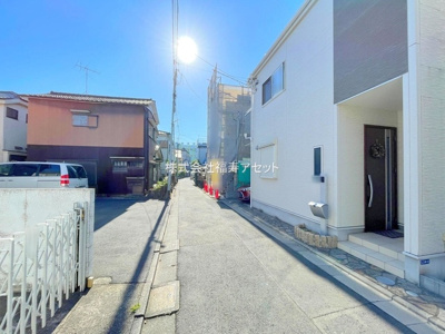 【前面道路含む現地写真】 | 葛飾区新宿２丁目新築戸建　全１棟