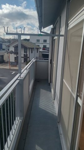 第二メゾン但馬のバルコニー|外からの目が気にならないバルコニーで洗濯物が干せます