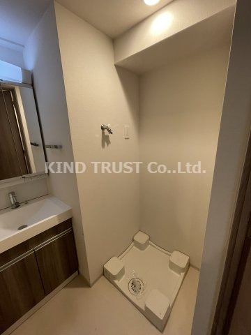 W-STYLE大阪天満宮の洗面所|明るい洗面所です