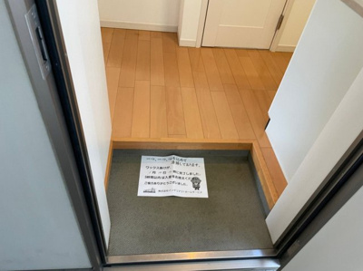 【玄関】 | クレフラスト貝塚駅北 | 別号室の写真になります。現況優先。