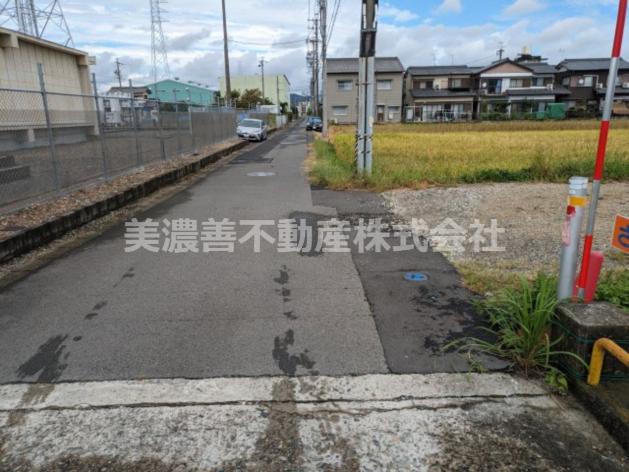 ６１７９９　羽島郡岐南町伏屋土地の前面道路含む現地写真