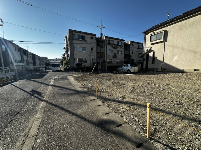 FreeLife若王寺Ⅸ　B号地の前面道路含む現地写真|A.B号地境界北側付近から